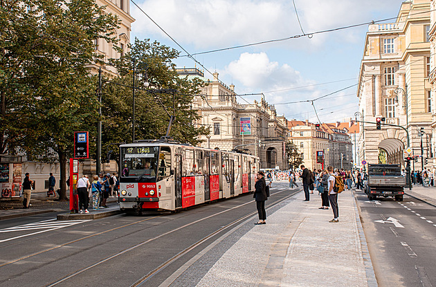 Kdo jezdí pražskou MHD zdarma a na jaký doklad. A co přívoz a lanovka?