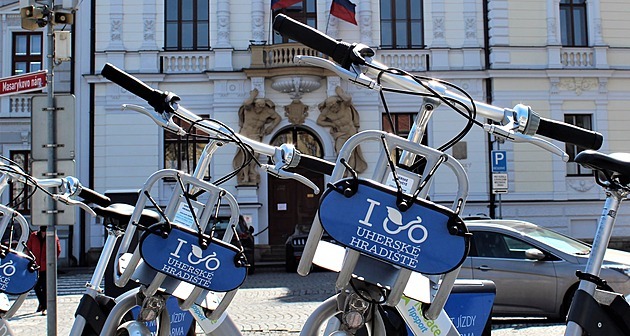 Mezi městy na Vsetínsku nyní mohou cyklisté přejíždět na sdílených kolech