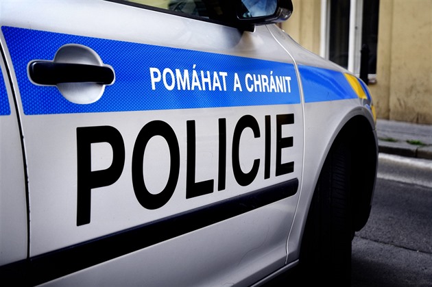 Policisté postřelili muže, který nožem hrozil své partnerce. V nemocnici zemřel