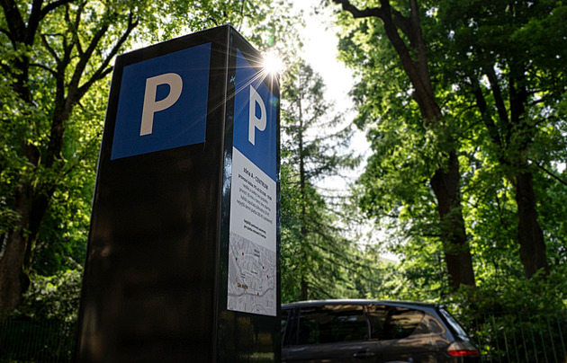 Jak se vyhnout parkovnému? Pražané si myslí, že našli způsob