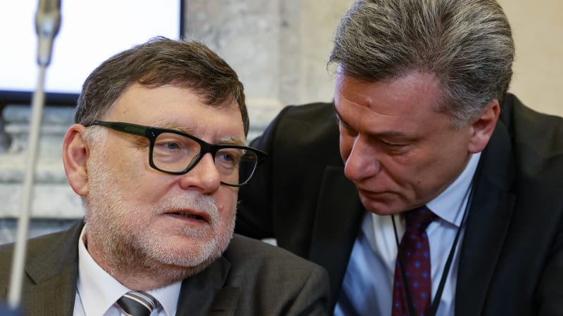 Mlha kolem bitcoinů: ANO má jasno, vláda prala špinavé peníze. STAN pochybuje o Stanjurovi