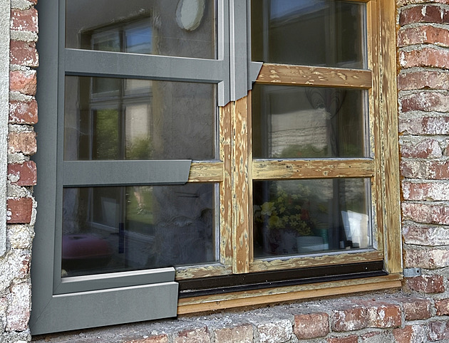 Past na zákazníky, to jsou hliníkové obložky na stará dřevěná okna