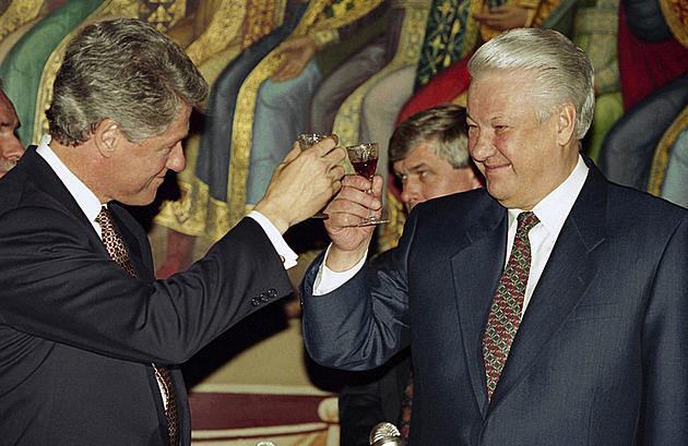 Rusko členem NATO? Rozsudek smrti. Clintonovo snažení zhatil odpor Němců