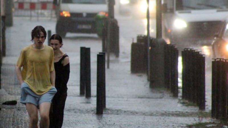 VÝSTRAHA: Česko sevřou tropické teploty, hrozí i požáry. Kdy horko utnou déšť a bouřky?