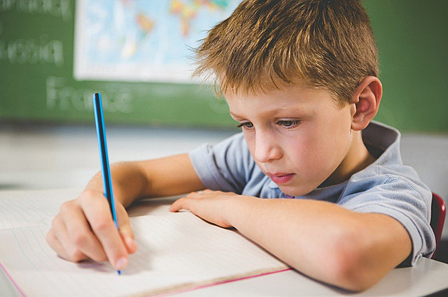Začátek školy bez stresu. Tipy a triky, jak se učit s prvňáčkem