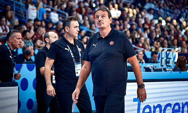 Z patnáctiletého syna udělal skauta, v NBA už nevěří. O pohnutkách svéráze Atamana