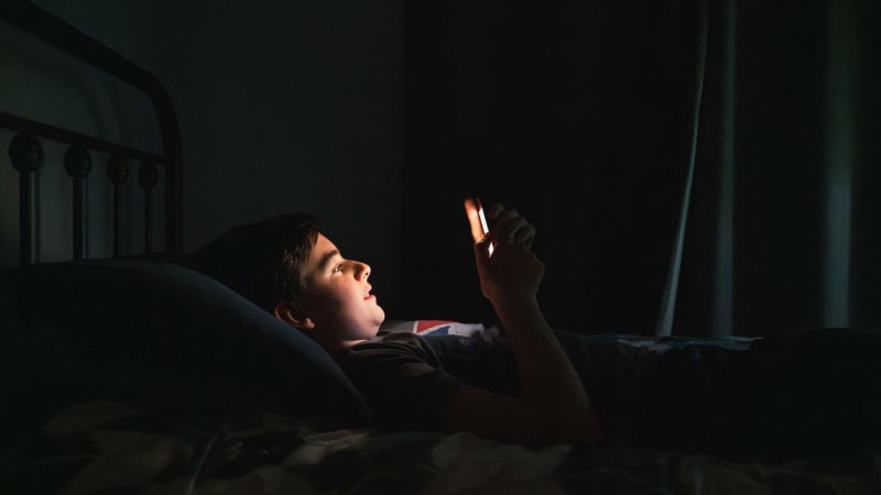 Vyhořelí rodiče a digitálně závislé děti. Experti radí, na co si dát pozor a jak situaci řešit