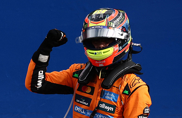 Divoký závod v Nizozemsku ovládl Piastri. Norris odstoupil, oba piloti Ferrari bourali