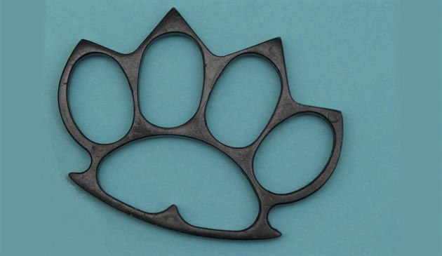 Muži šlo na ulici o život. Nechtěl dát mladíkovi cigaretu, ten ho zmlátil boxerem