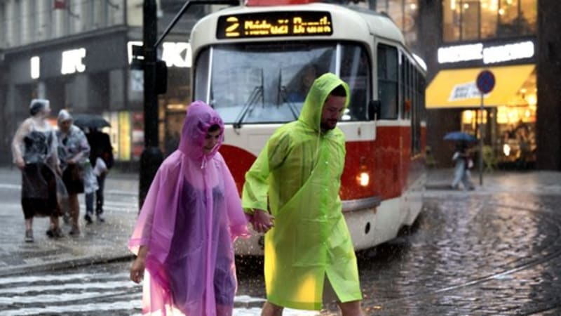 Sledujte RADAR: Teplotní zlom a deště rozpůlí Česko. Podívejte se, kdy dorazí bouřky