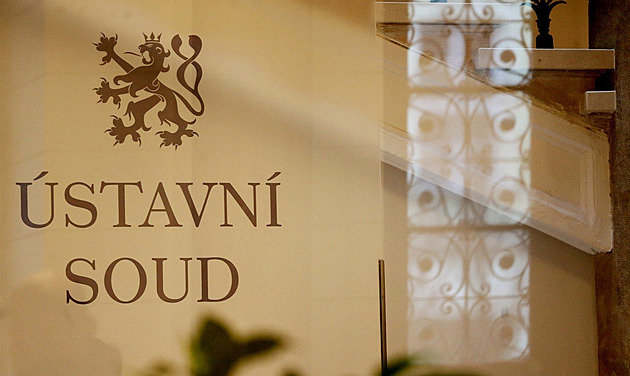 „Otevření brány“. Ústavní soud dal ženě šanci na odškodnění za zneužívání knězem