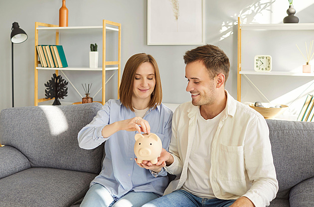 Přístup k úsporám se mezi Čechy výrazně liší. Co jej nejvíce ovlivňuje?