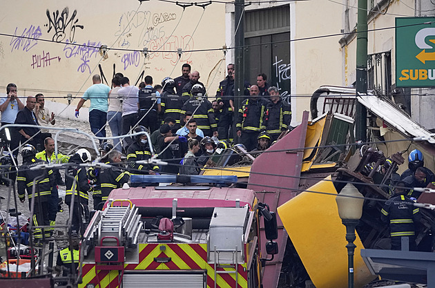 V Lisabonu vykolejila slavná lanovka. Vůz se roztříštil o dům u trati, zahynulo 17 lidí