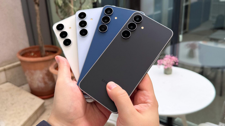 Vyzkoušeli jsme Samsung Galaxy S25 FE: odlehčená vlajka, která potěší cenou a novým Androidem 16