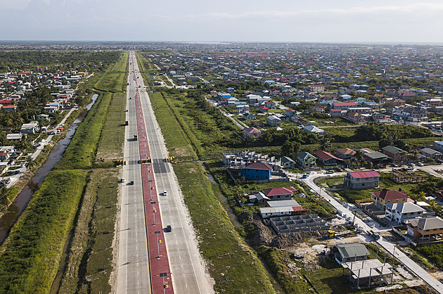 ZAHRANIČNÍ GLOSÁŘ: Guyana, nový ráj na zemi, a los Emil v rakouském sklepě