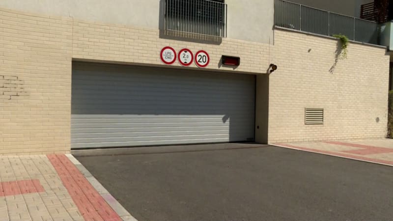 Měl kuklu a zběsile střílel. Policie řeší případ z pražské Libně, zřejmě šlo o rodinný spor