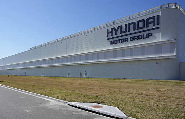 Američané podnikli razii proti imigrantům v továrně Hyundai, pobouřili Soul