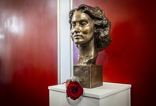 OBRAZEM: Soňa Červená stoletá. Slavnou zpěvačku uctili bustou ve Státní opeře