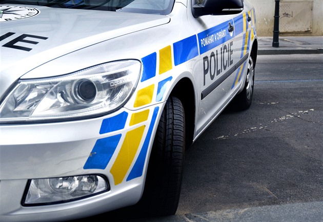 Seniorku přepadl na ulici teprve patnáctiletý mladík, skončil v poutech