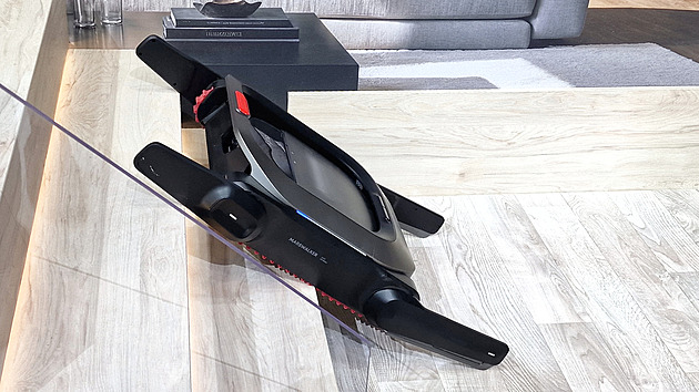 Hloupost, nebo inovace? U „schodolezu“ pro vysavač si sami nejsme jistí