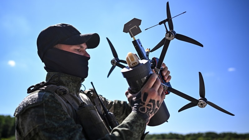 Putin zesměšňuje Trumpa, míní Sikorski. Navrhuje plán: Ať NATO sestřeluje drony i nad Ukrajinou