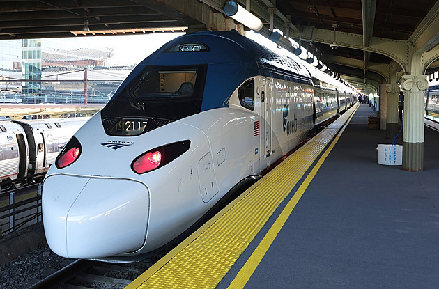 Nové rychlovlaky Acela mají USA přiblížit světu. Ten však jezdí rychleji