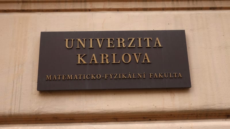 Hra o osm miliard: Karlově univerzitě hrozí, že přijde o obří dotaci. Může za to pomalá výstavba