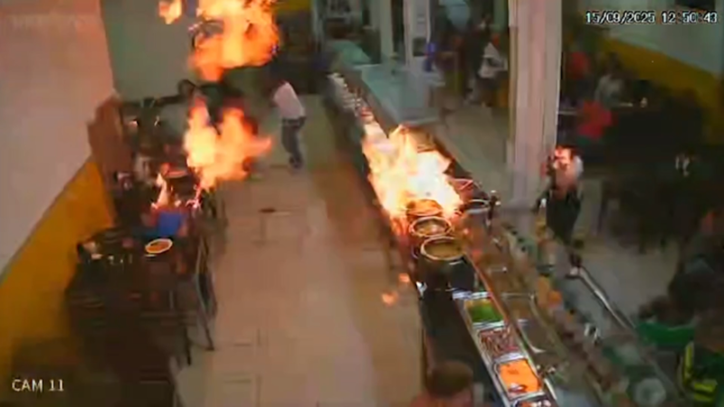 Výbuch v brazilské restauraci: Klienty zachvátily plameny, explozi způsobila pánev, ukazuje video