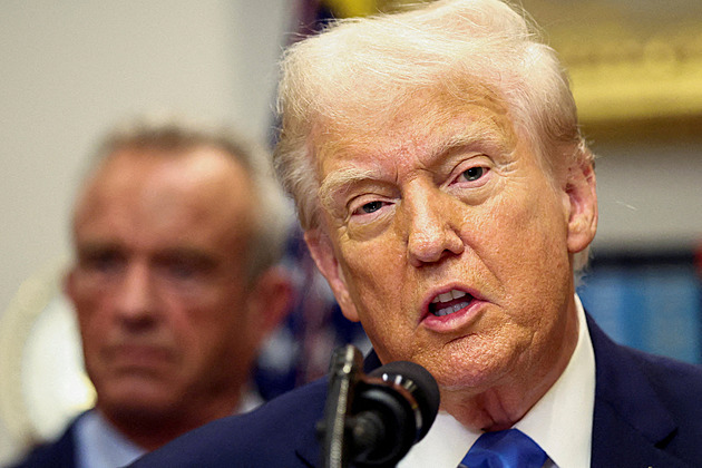 Paracetamol způsobuje autismus, tvrdí Trump těhotným. Vyzdvihl Kubu a amiše