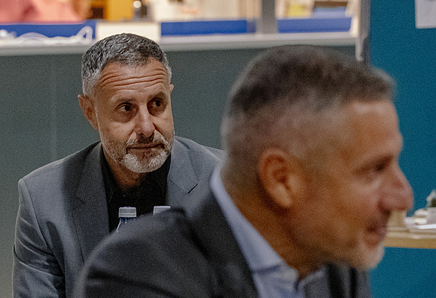 Redlův blízký odryl, jak se měly porcovat zakázky. Posílal jsem peníze STAN, řekl