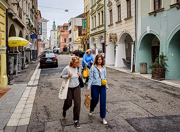 Sloupky, zeleň a čistota. Pěší zónu v centru Budějovic chtějí zkrášlit