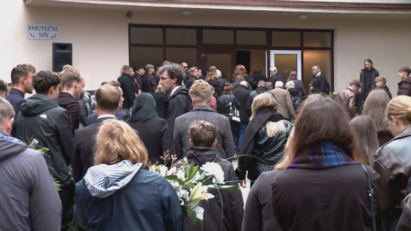 Poslední rozloučení s 19letým biatlonistou Vaňhou. Přišly desítky lidí, smutnil i starosta