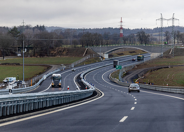 V Česku příští rok přibude 70 kilometrů silnic a dálnic, začne se stavět dalších 140