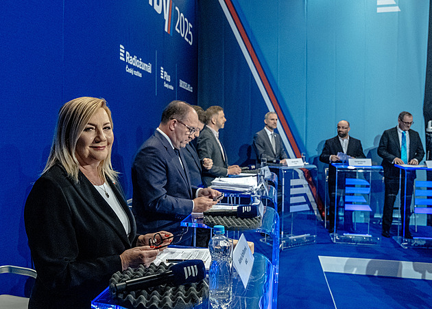 Zajdeme na víno? pozval Šťastný v debatě Schillerovou. Neznáme se, řekla mu