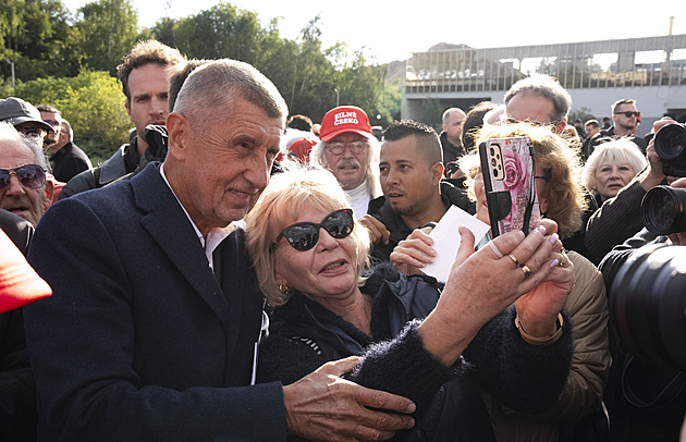 Po sečtení většiny hlasů ve středních Čechách vede ANO, v okolí Prahy SPOLU