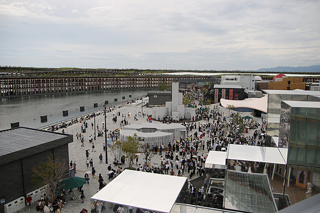 OBRAZEM: Fronta na knedlíky a plzeň od Japonky. Česko na končícím Expu přitahuje