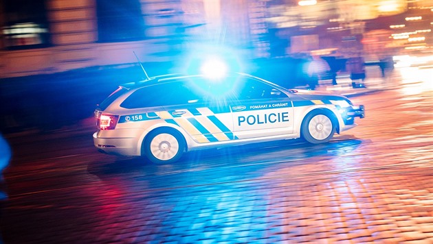 Pokus o vraždu v Písku. Muž podle policie bodl nožem příbuzného, napadený přežil