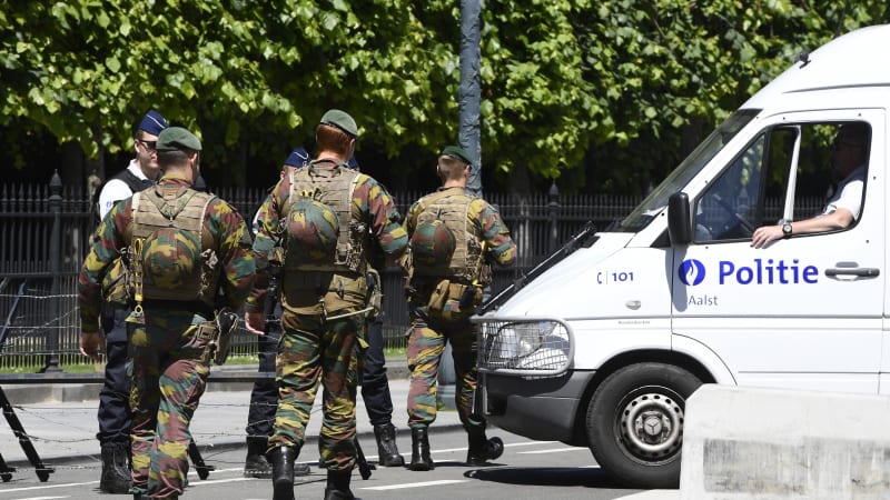 Jako džihádisté. Policie zadržela v Belgii trojici podezřelých, zřejmě plánovali útok na premiéra