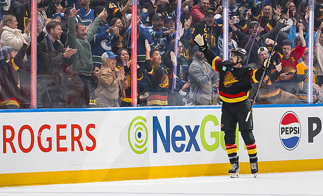 Chytil slavil dva góly, Dobeš zářil v bráně. Další Češi v NHL asistovali