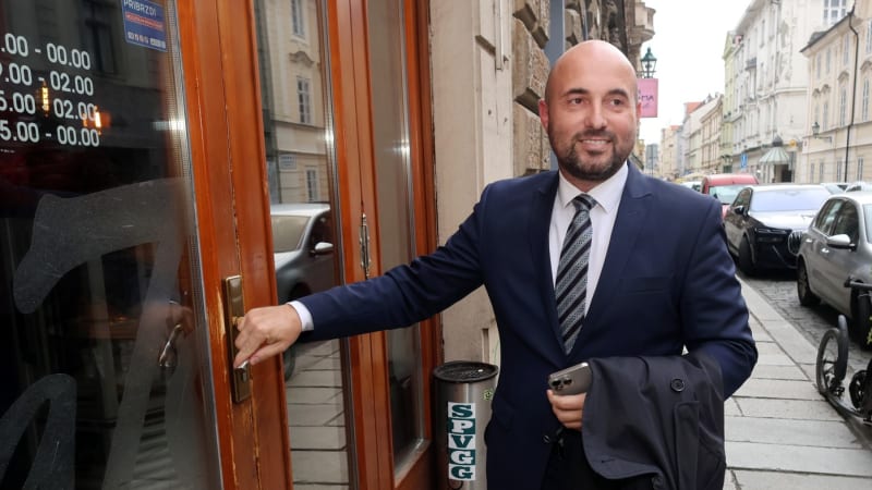 Vzdám se mandátu poslance, oznámil primátor Plzně Zarzycký. Nebylo to jednoduché, uvedl