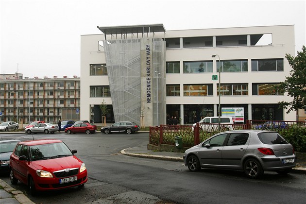 Nákupy bez tendru, pochybné smlouvy. Hospodaření nemocnice prošetří policie