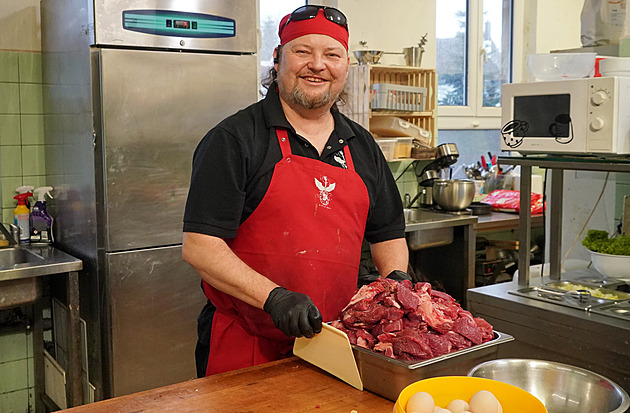 Ano, šéfe! ubránilo jihočeskou venkovskou hospodu, testem byl hasičský bál