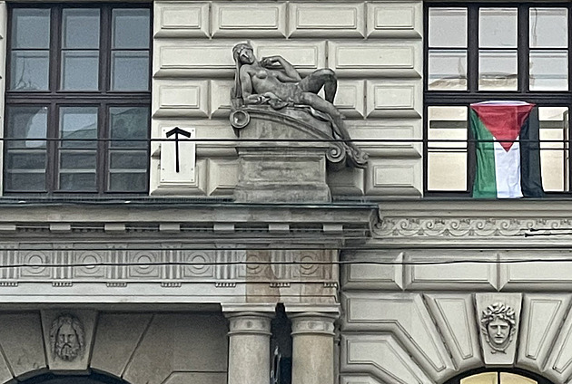 FAMU přišly výhružné e-maily kvůli vlajkám Palestiny, obrátila se na policii