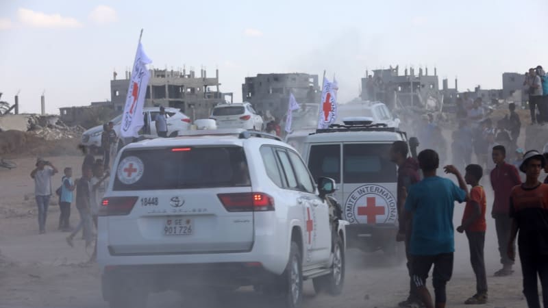 Hamás předal tělo údajného izraelského rukojmího Červenému kříži. Armáda pro něj musela do Gazy