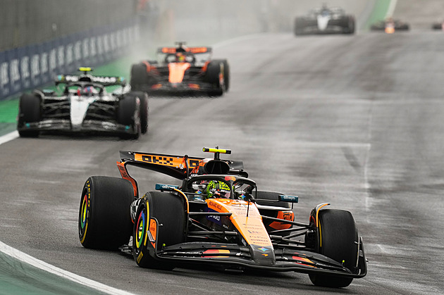 ONLINE: Jede se Velká cena Brazílie. Norris brání čelo závodu i šampionátu, co déšť?