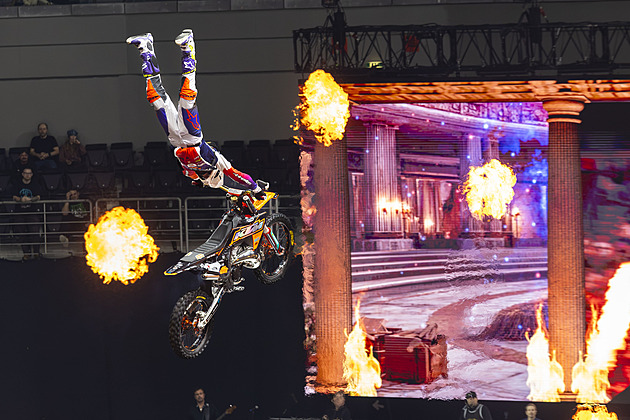 Na motorkářskou show dorazil prezident, jednoruký jezdec i gladiátorský potěr