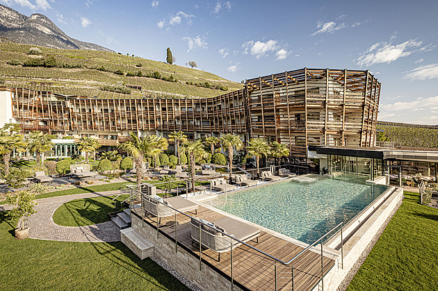 Ráj mezi palmami a horami