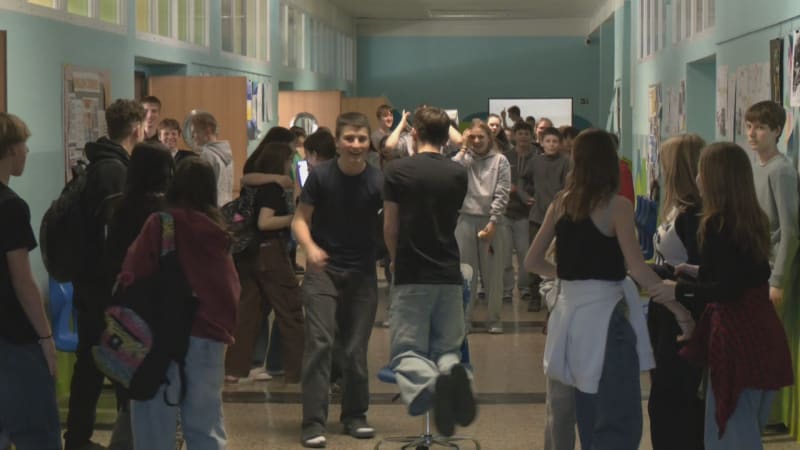 Žádné tepláky, zakázala žákům škola v Brně „neslušné“ oblečení. Podle inspekce na to nemá právo