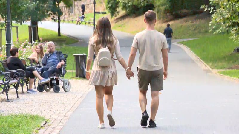 Rozvod kvůli lajku na fotce cizí ženy? Podle odborníků mohou být sociální sítě začátkem nevěry