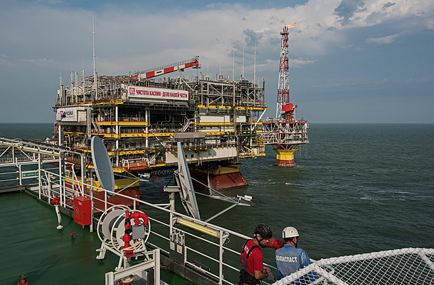 Ukrajina zaútočila na další plošinu Lukoilu v Kaspickém moři, zasáhla turbínu